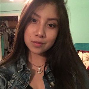 Meet your Posher, Violeta